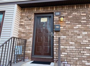 130 Highview Dr, Woodbridge, NJ 07095