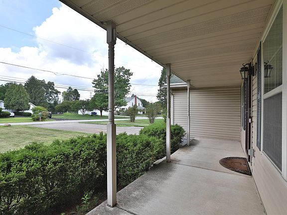3rd image of 26 Pleasantview Dr
