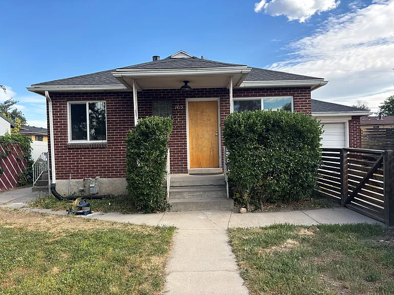 1415 W Riverside Cir — Photo 1