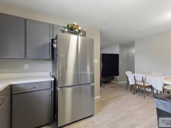 3rd image of 305 W 7th St