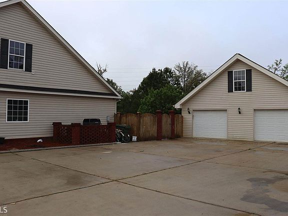 5th image of 205 Hathersage Dr