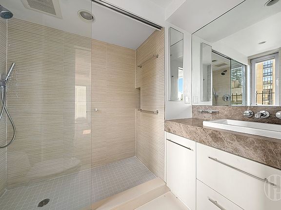 4th image of 400 E 52nd St APT 14G