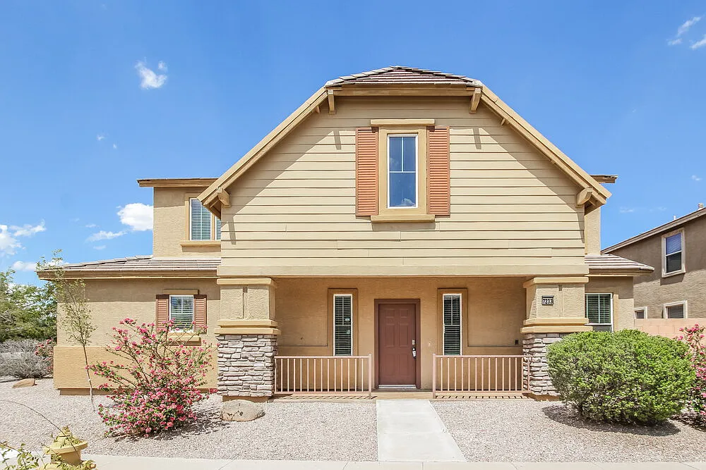 3 bed, 2.5 bath, 2061 sqft, $2,085 — Photo 1