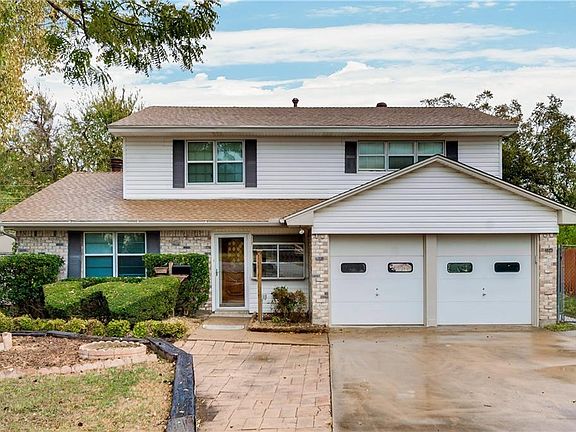 3rd image of 209 Harrington Cir