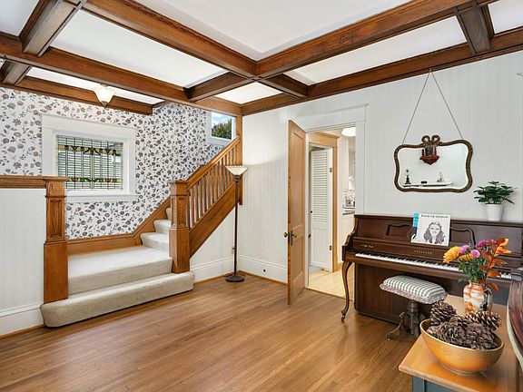 4th image of 2127 Dayton Ave