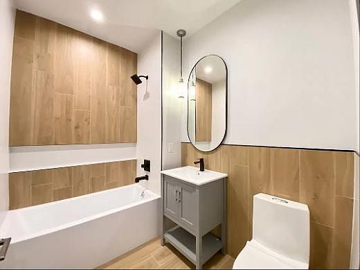 5th image of 1170 Hoe Ave #4D