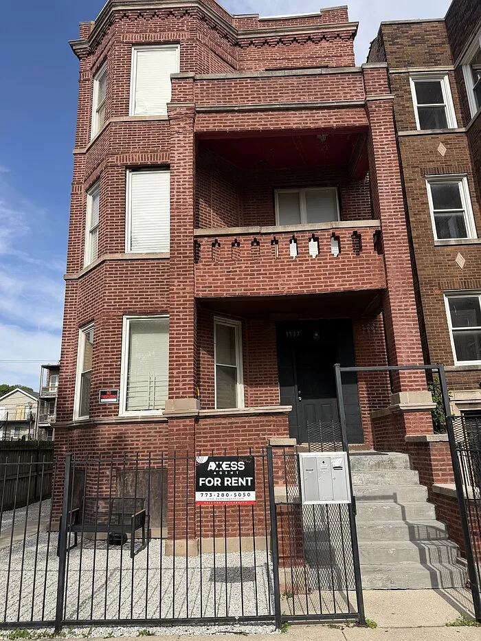 3 bed, 1.0 bath, 1500 sqft, $1,695 — Photo 1