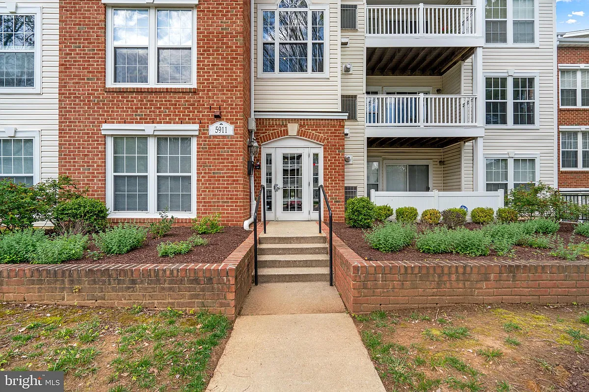 Building Photo - 5911 Millrace Ct #J204