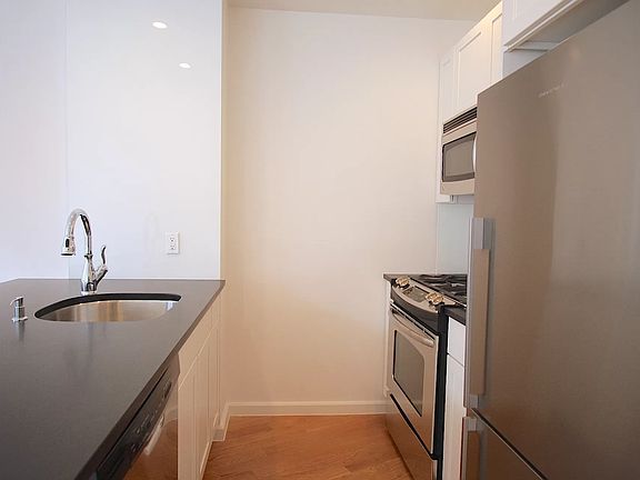 4th image of 82 Irving Pl APT 2C
