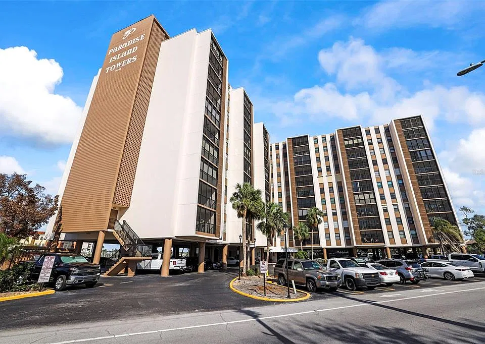 10355 Paradise Blvd #403
