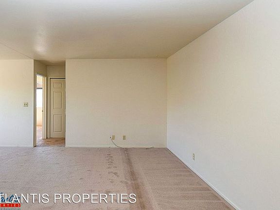 3rd image of 895 Burbank Dr APT 08