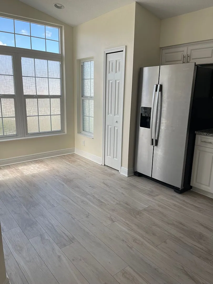 Spacious 3 bedroom, 2 bath, 2 car garage home located in Deed resticted community — Photo 4