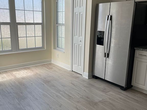 4th image of 10114 Briar Cir