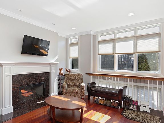 2nd image of 1708 W Diversey Ave #1