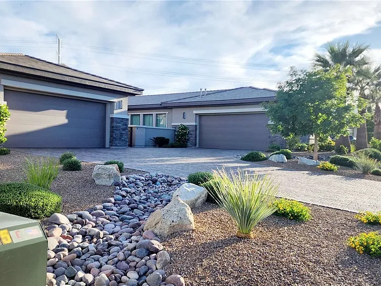 8477 Wolf Mountain Ct — Photo 3