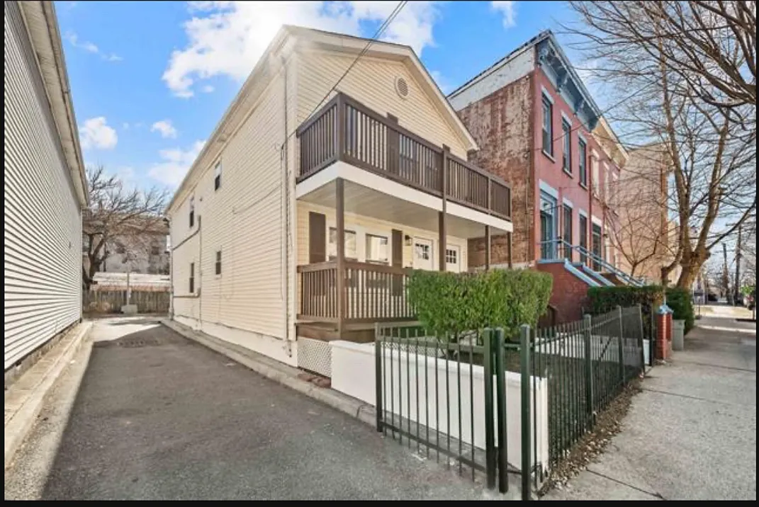 Building Photo - 334-336 Halladay St #2