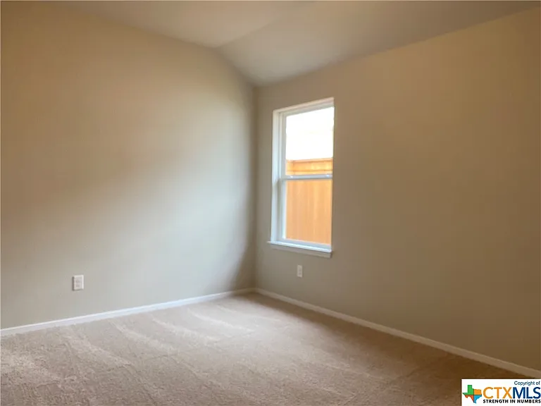 132 Lyndon Dr — Photo 16