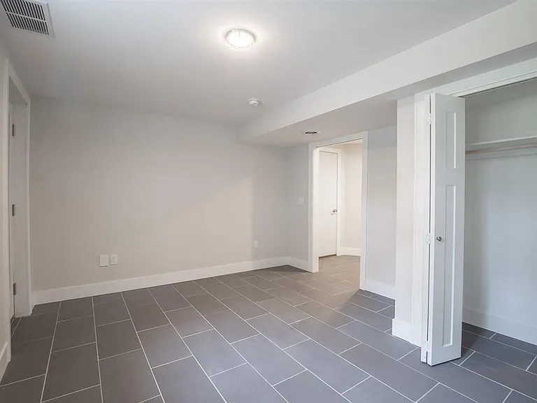 364 E Mac Arthur St — Photo 31