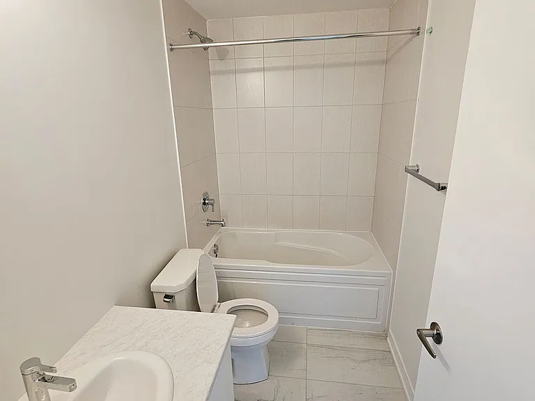 3401 Ridgeway Dr #411 — Photo 8