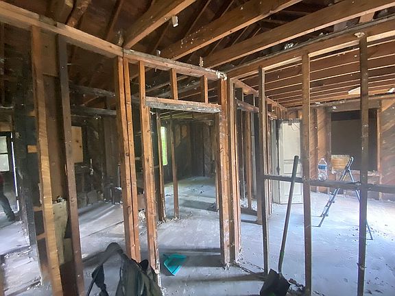 3rd image of 325 Idlewild Ave