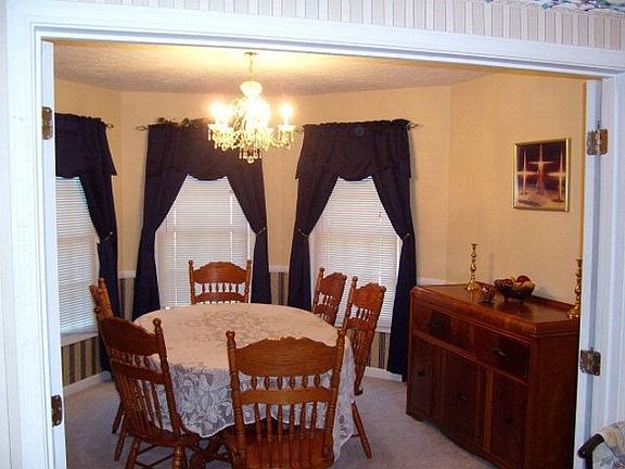5th image of 2766 Chatham Ln