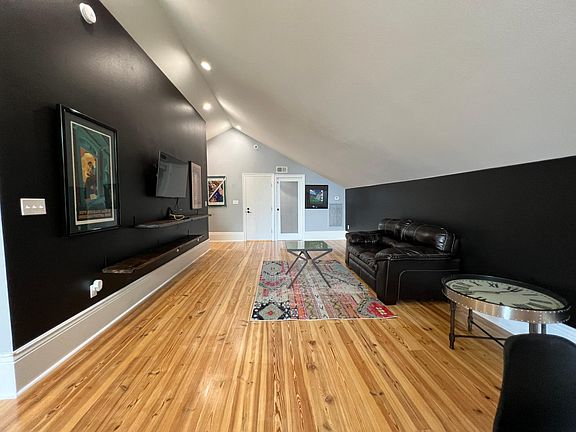 4th image of 2632 Peniston St #B