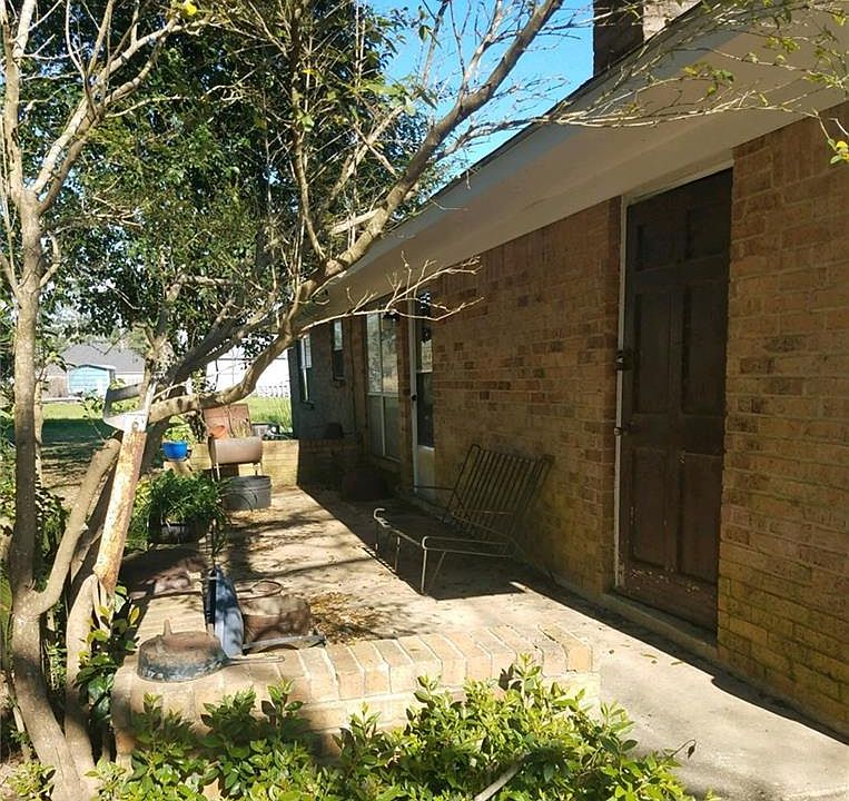 2nd image of 154 Fulton Rd