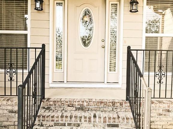 3rd image of 913 Northwood Dr