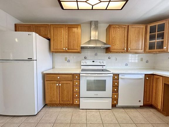 4th image of 16 Trotting Park Rd Unit 3A