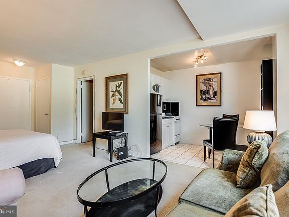 3rd image of 1121 Arlington Blvd APT 524