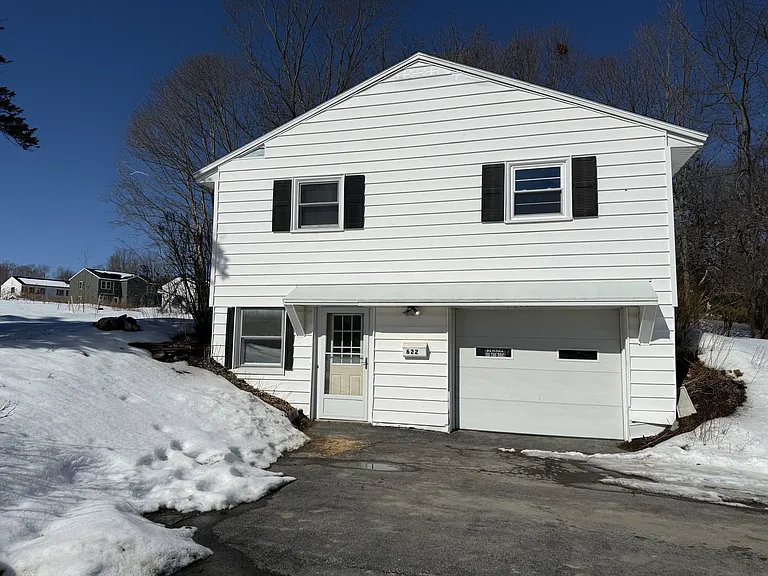 622 Essex St — Photo 8