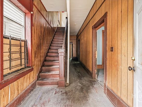 3rd image of 108 W 32nd Street