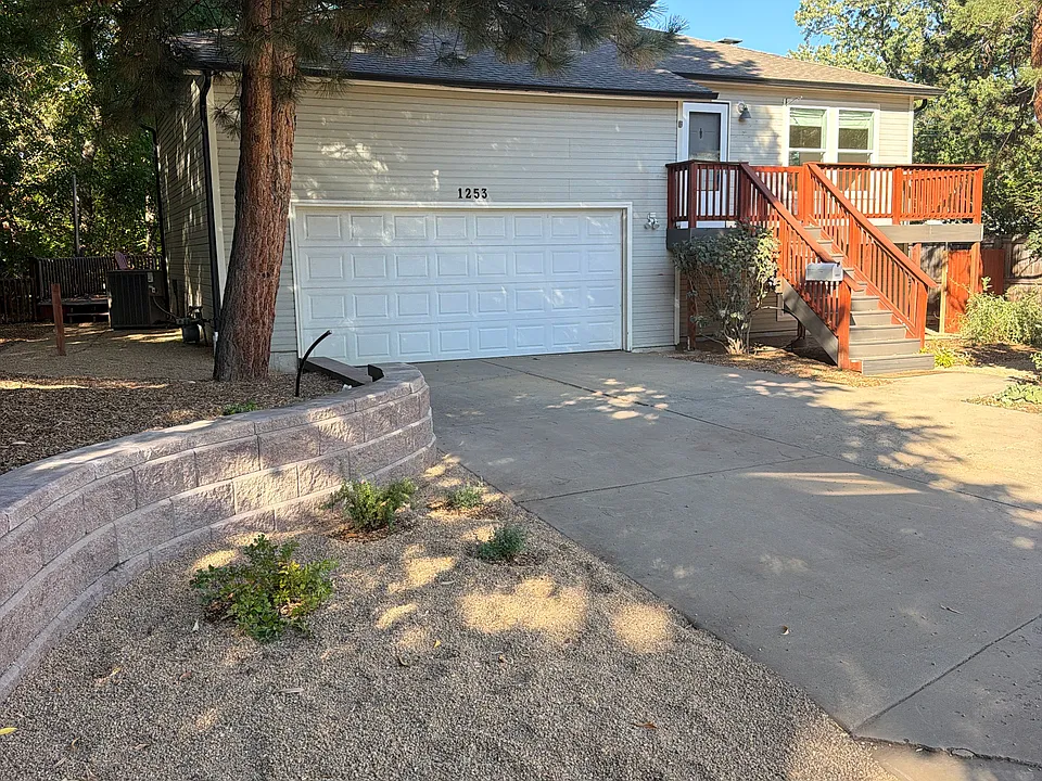 1253 Elder Ave