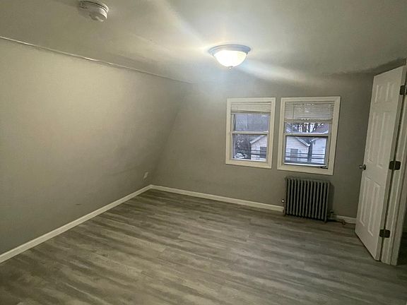 3rd image of 445 14th Ave Floor 3