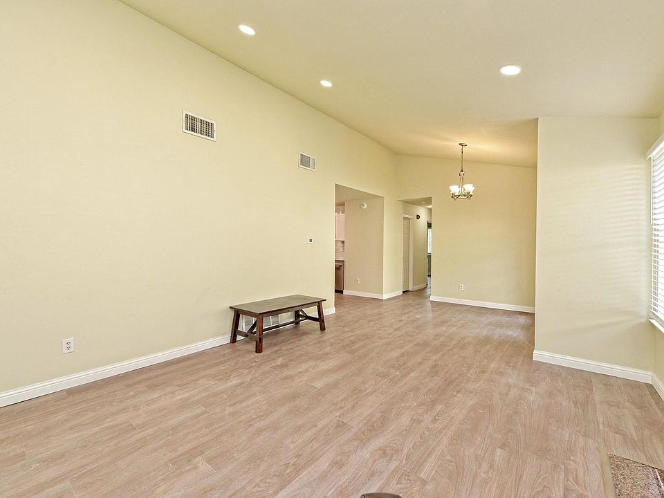 1st image of 1819 Rainy Meadows Dr