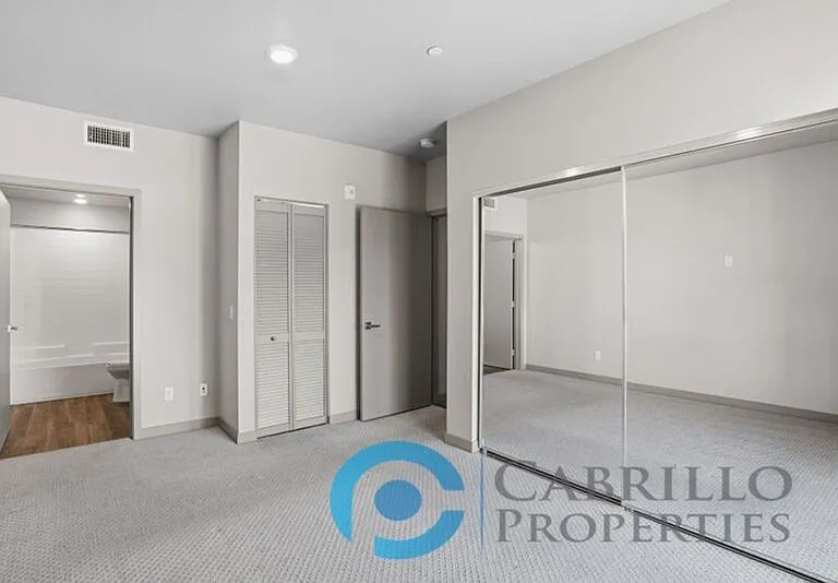 3093 Broadway #402 — Photo 15