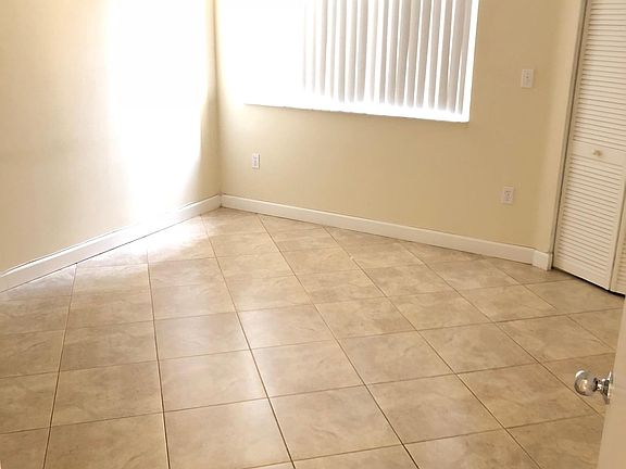 4th image of 19555 E Country Club Dr APT 403