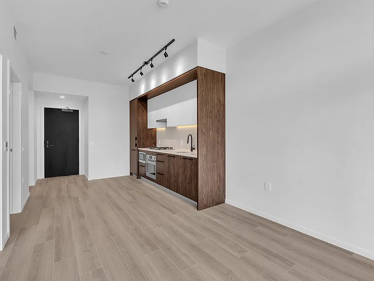 2729 Kingsway #4XX — Photo 5