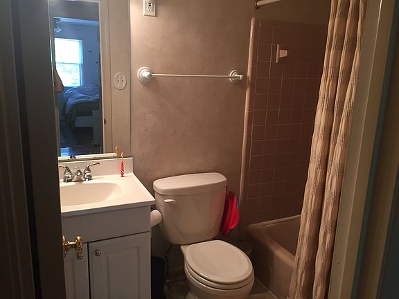Shared Full Bath on 3rd level
