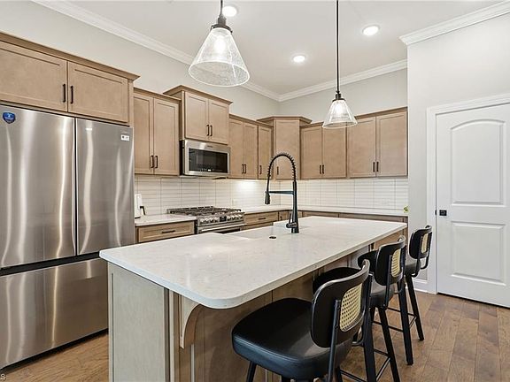 3rd image of 278 Vine Ridge Dr