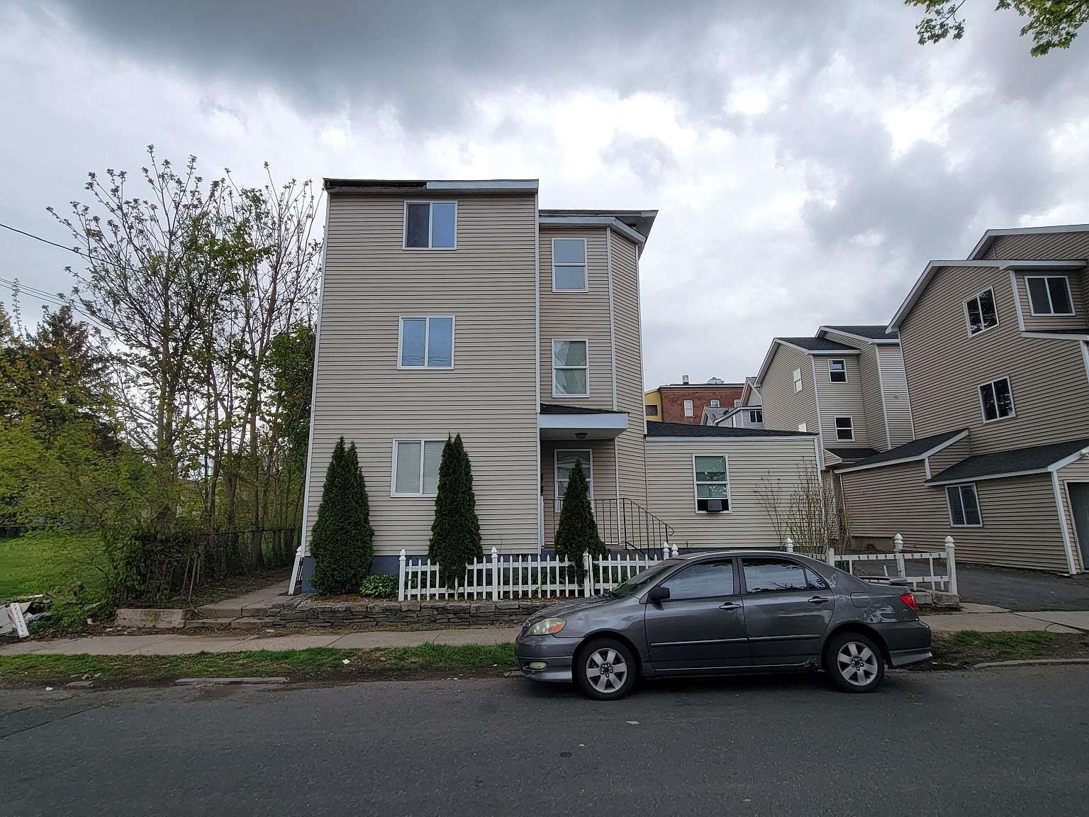 44 Gold St APT 3, New Britain, CT 06053 Zillow