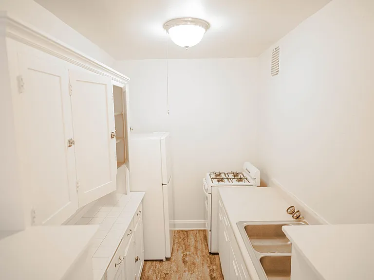1550 E Broad St — Photo 9