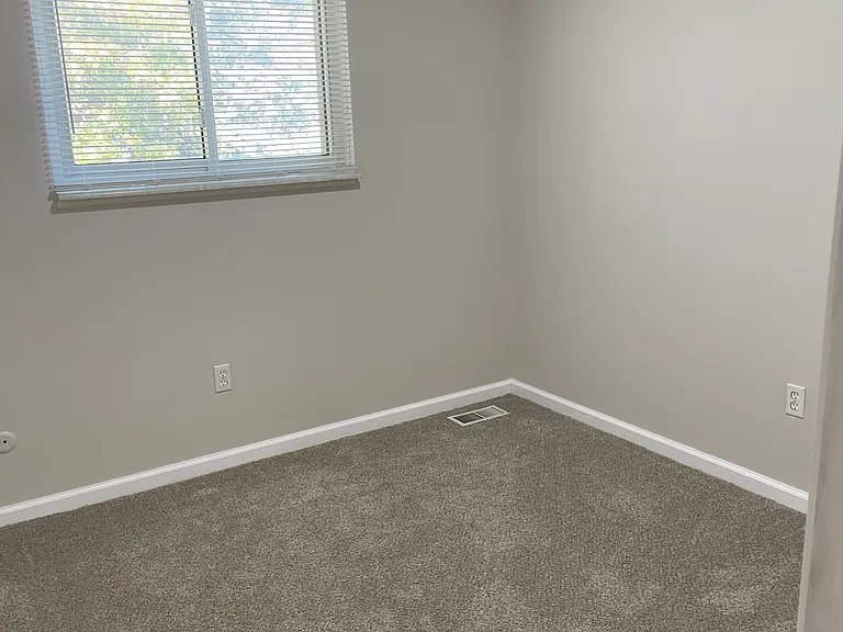 1824 E Thirteen Mile Rd — Photo 16