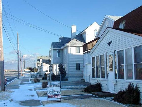 A Very short walk to the ocean!