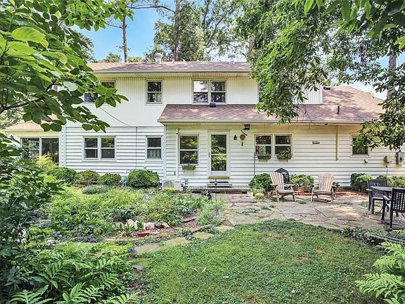 2nd image of 204 Lakewood Dr