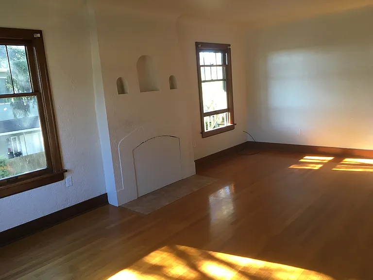 201 W Lawrence St #B — Photo 8