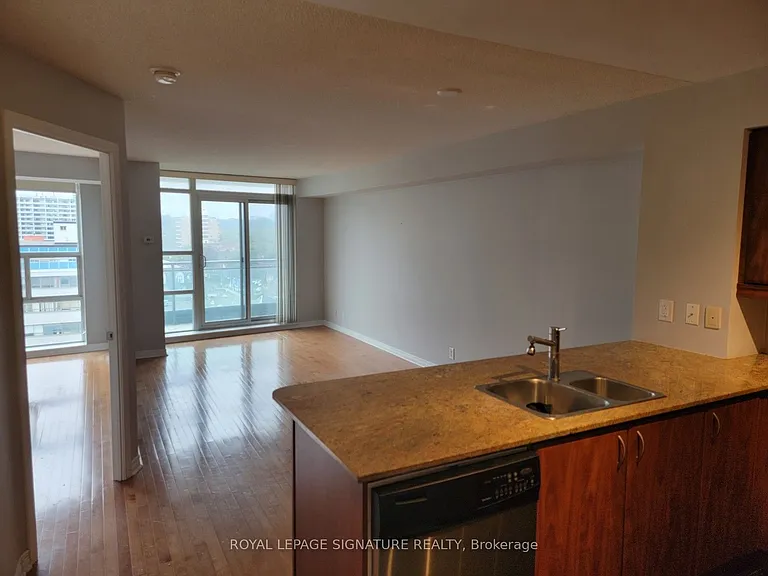 736 Spadina Ave #906 — Photo 3