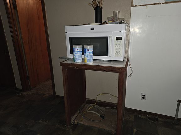 5th image of 1127 N Glendale Ave