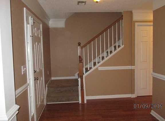 3rd image of 15 Sandy Glen Ct