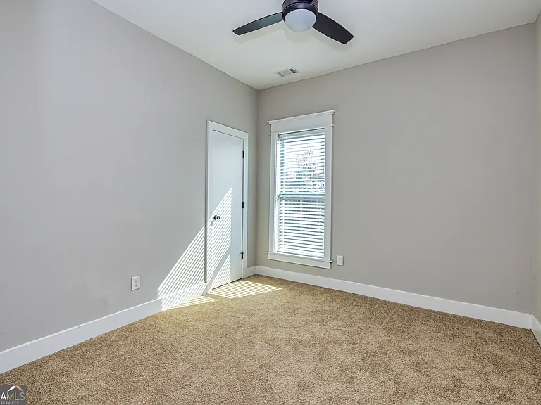 1678 Dorsey Ave — Photo 18